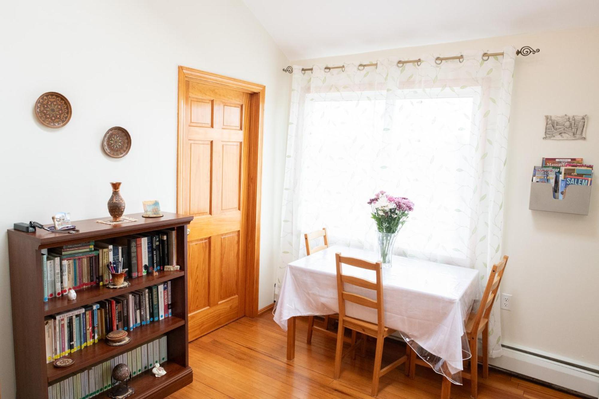 Apartment Modern Beautiful Apartment-5 Beds-full Kitchen-parking-super Clean-great For Groups Boston