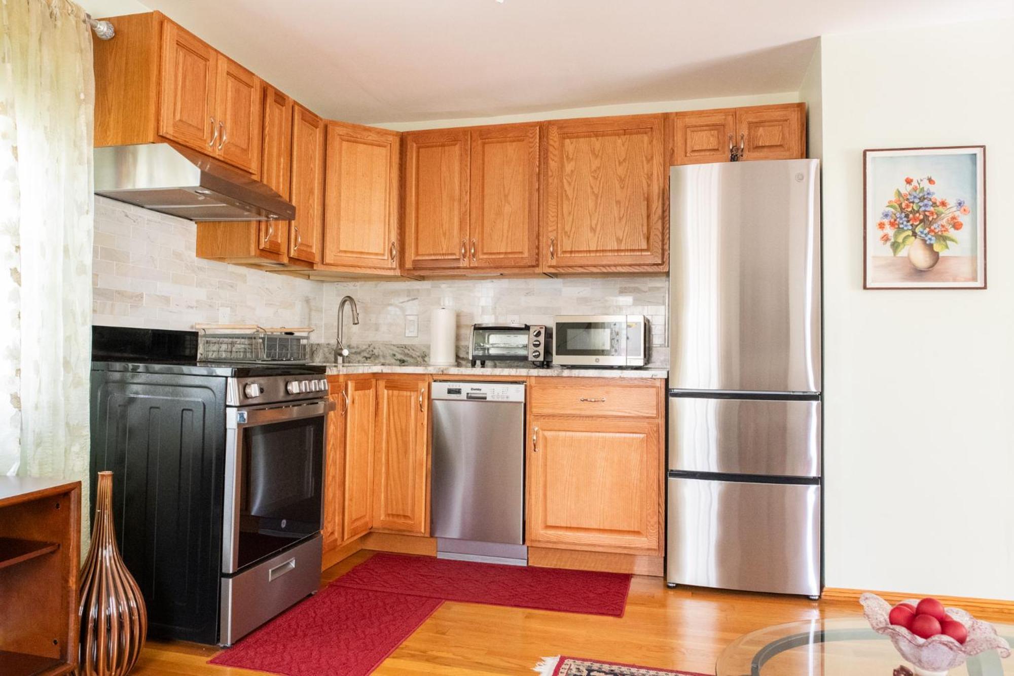 Modern Beautiful Apartment-5 Beds-full Kitchen-parking-super Clean-great For Groups Boston