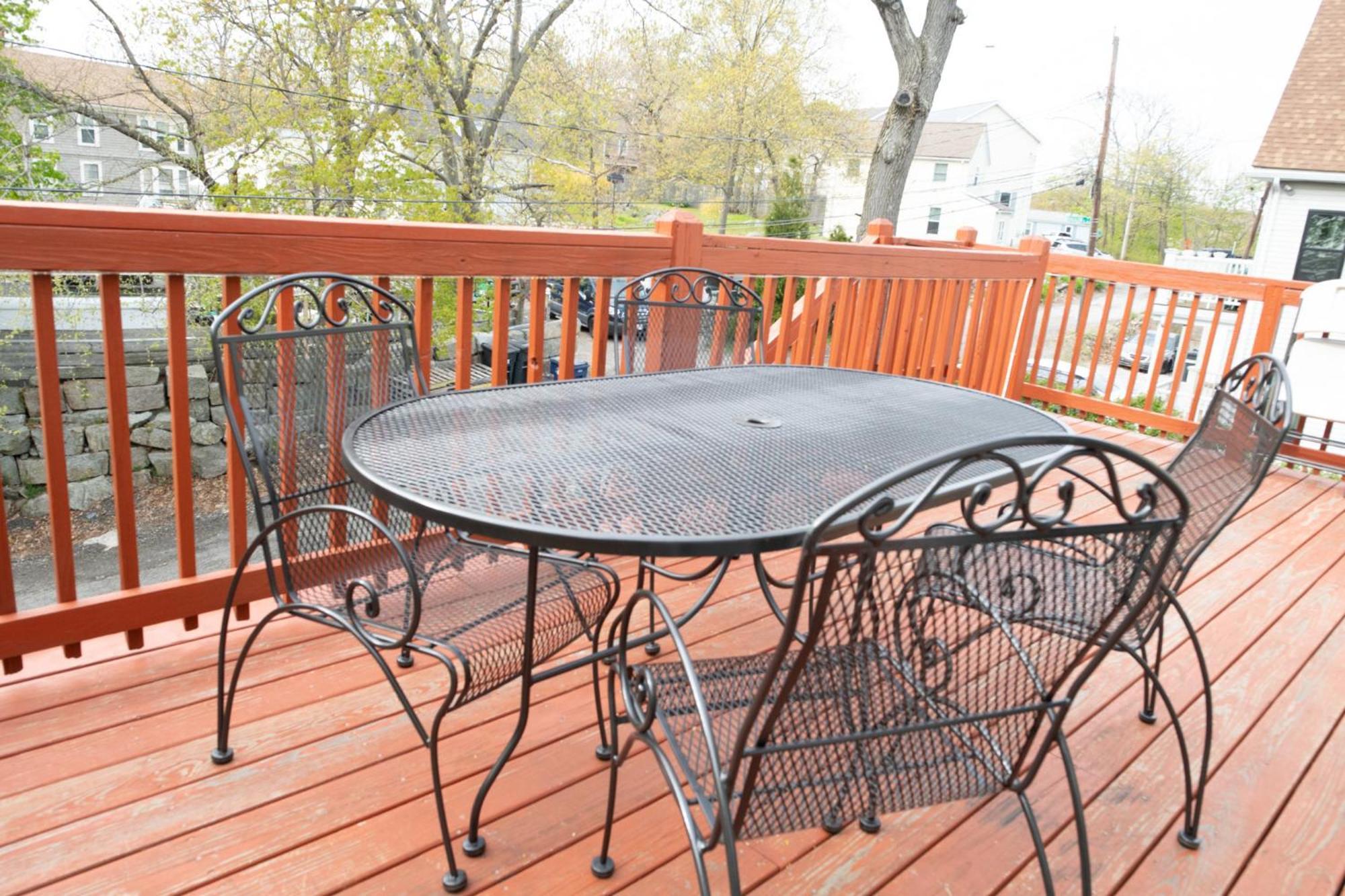 Apartment Modern Beautiful Apartment-5 Beds-full Kitchen-parking-super Clean-great For Groups *