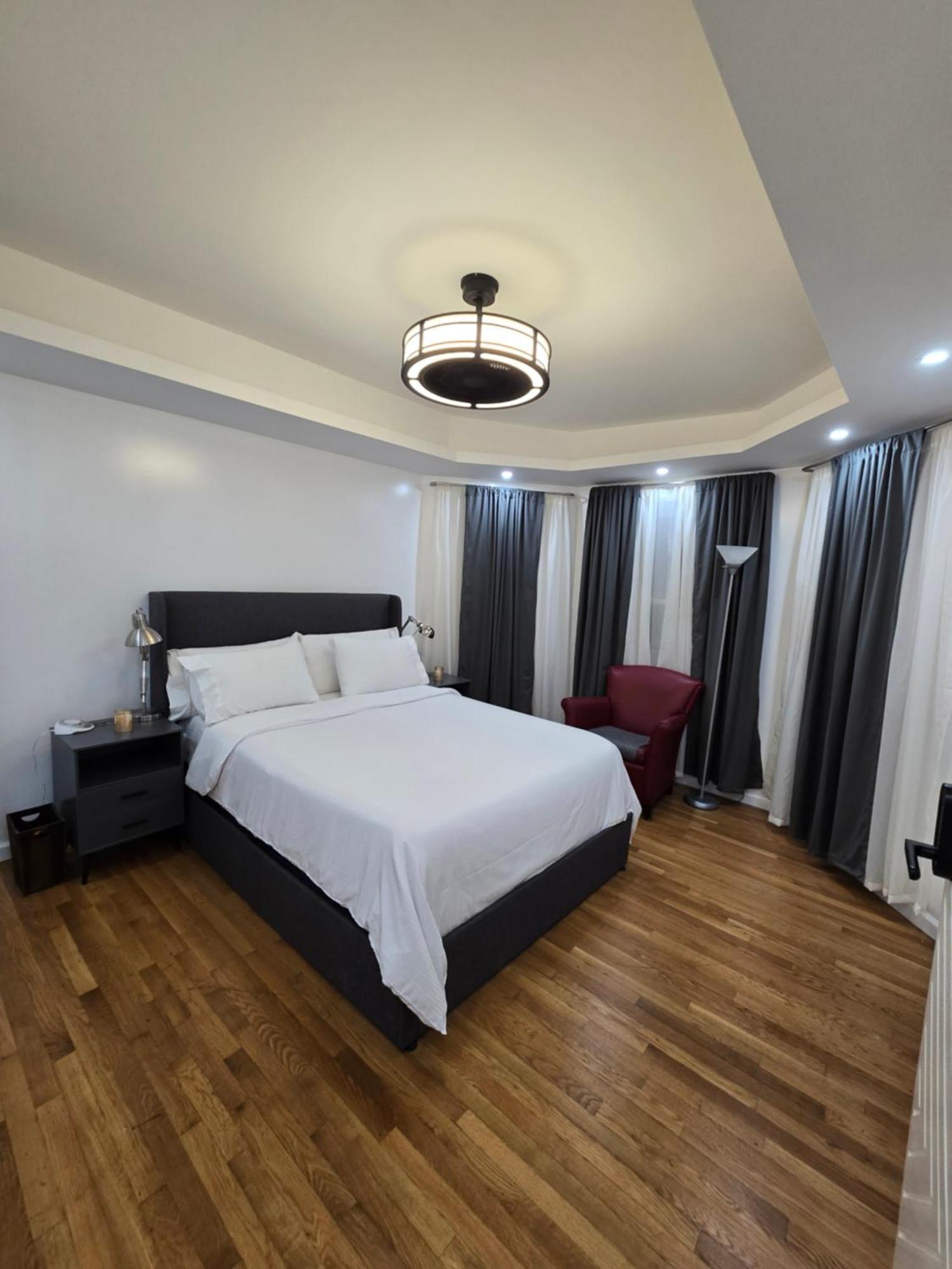 Beautiful Bedroom - New Renovation Homestay Boston