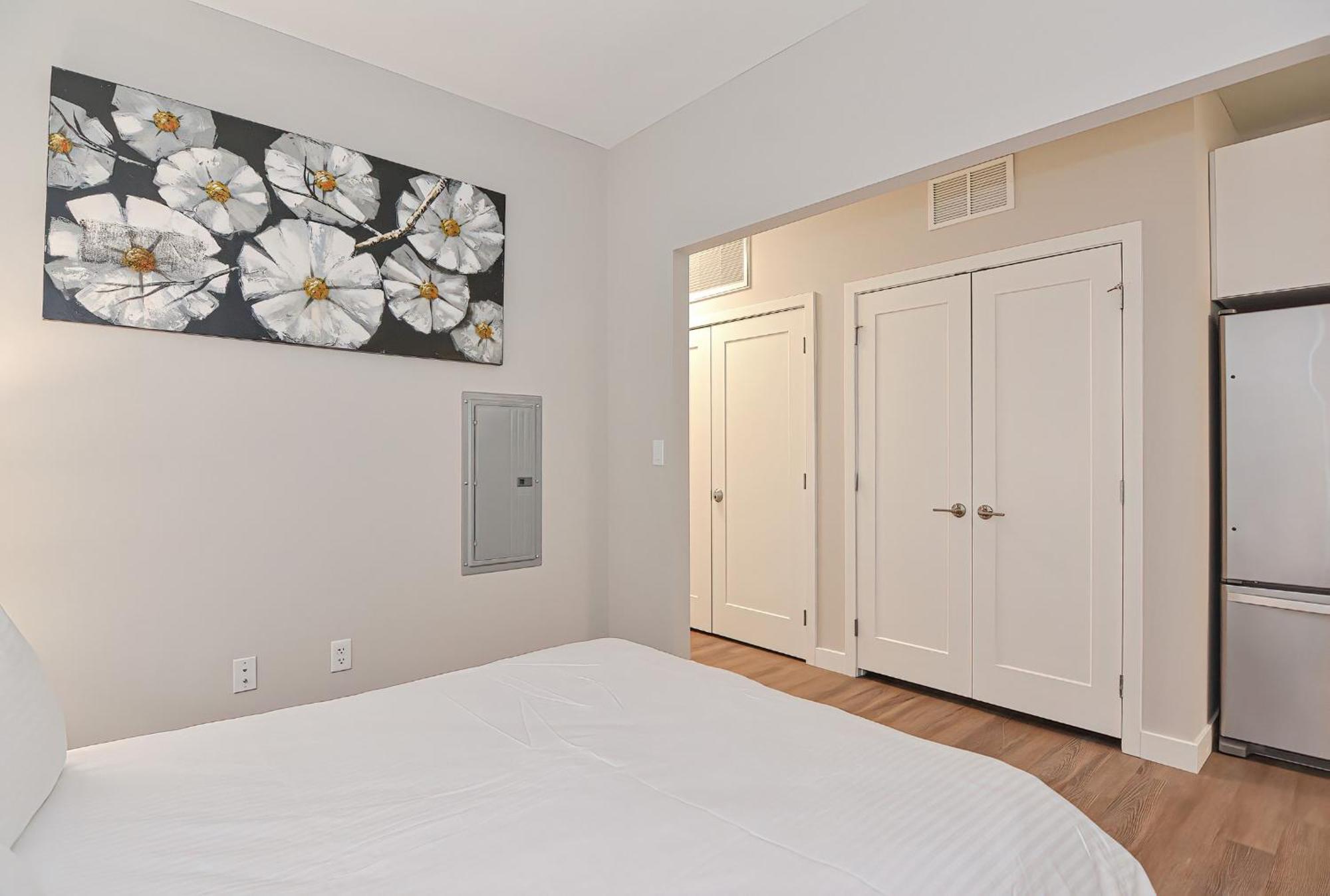 Global Luxury East Apartment