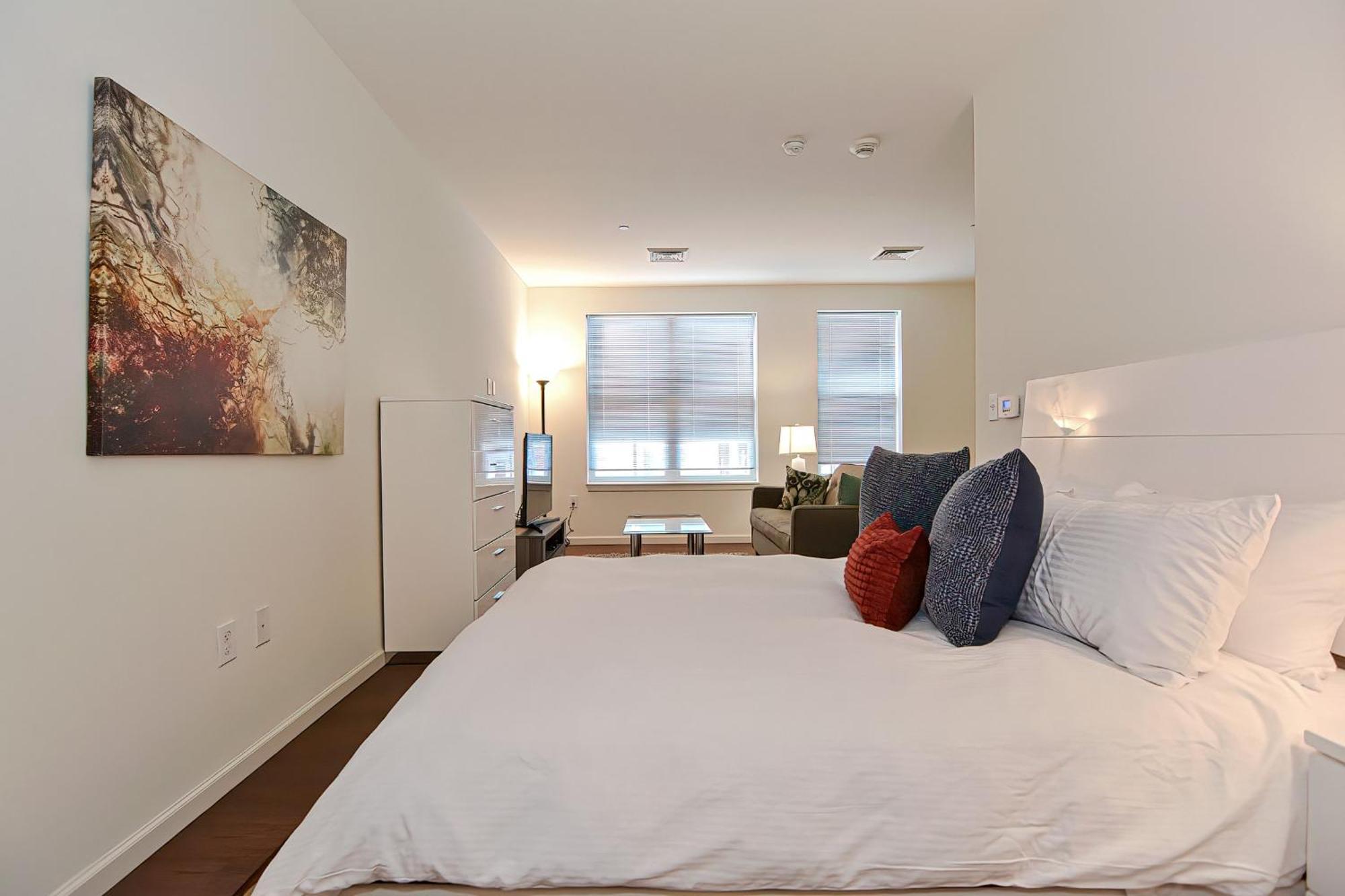 Global Luxury East * Boston