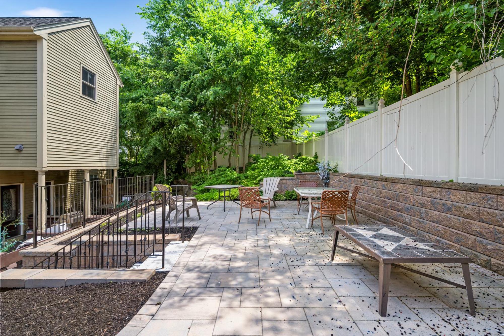 Modern 2 Bed Apt Mins To Fenway 5 Min To Train Hotel Boston