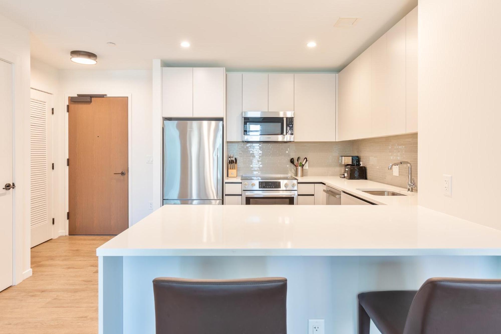 Luxury With Kitchen And Pool