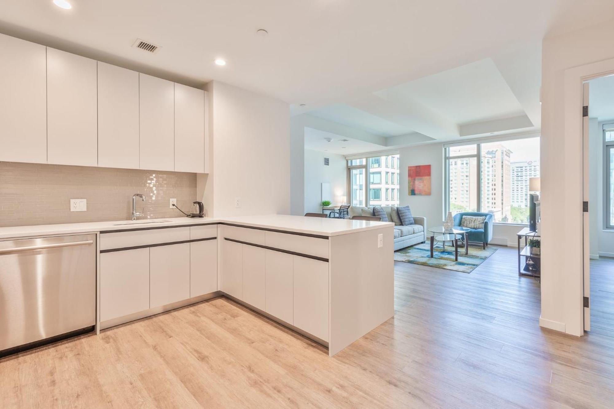 Luxury With Kitchen And Pool Apartment *