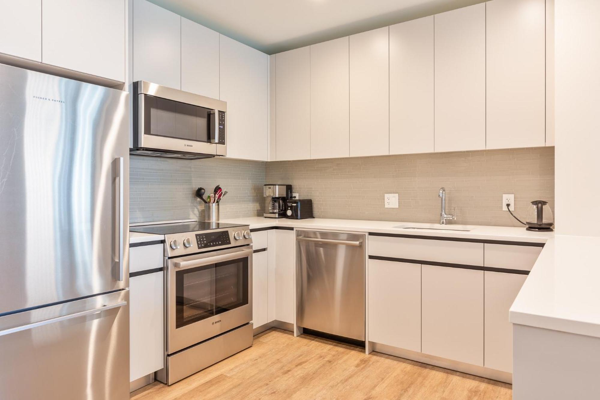 Luxury With Kitchen And Pool * Boston
