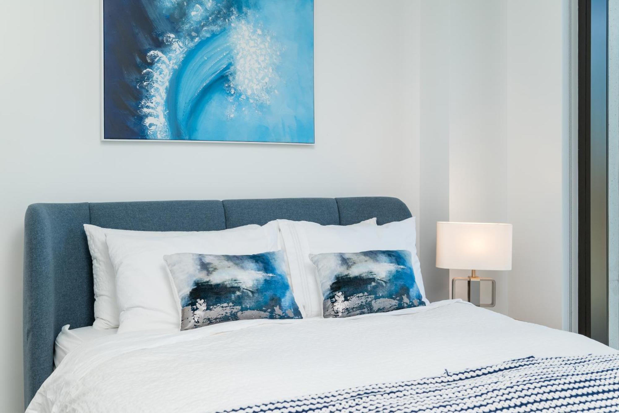 Apartment Luxury 2br Backbay Common T-station Roof Lounge Gym