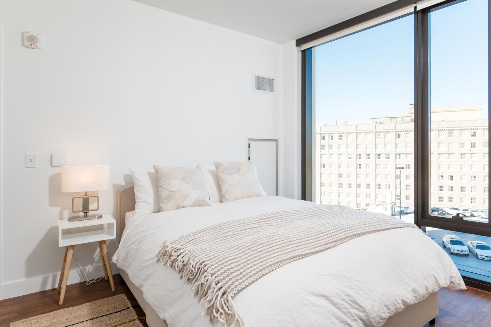 Apartment Luxury 2br Backbay Common T-station Roof Lounge Gym *