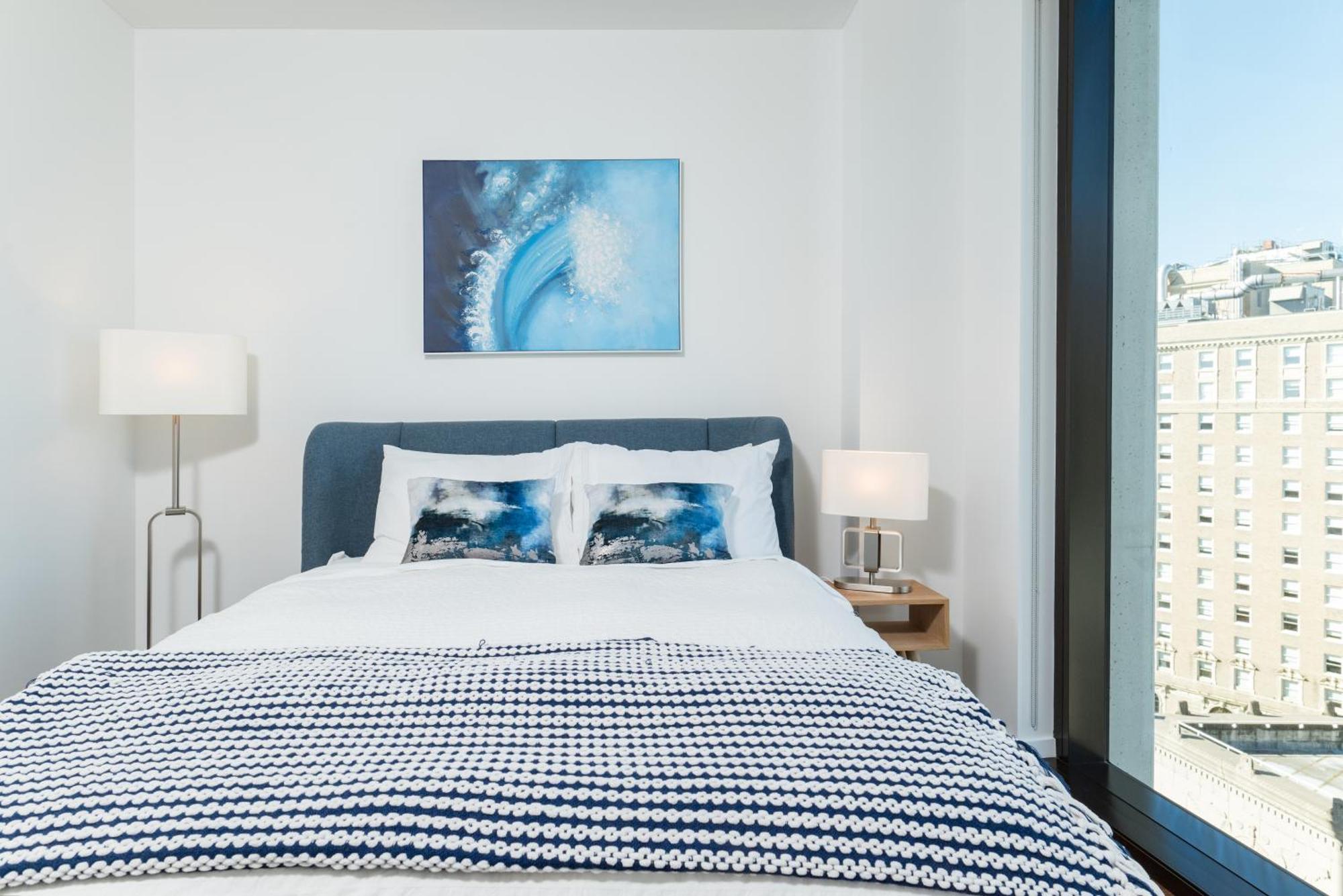 Luxury 2br Backbay Common T-station Roof Lounge Gym Apartment Boston