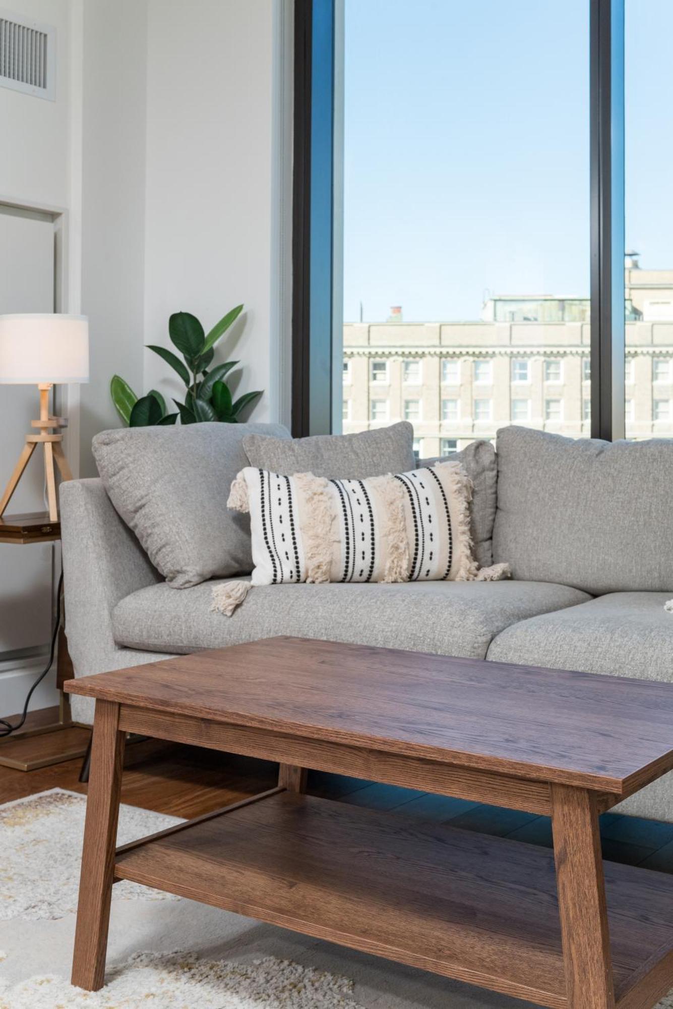 Luxury 2br Backbay Common T-station Roof Lounge Gym *