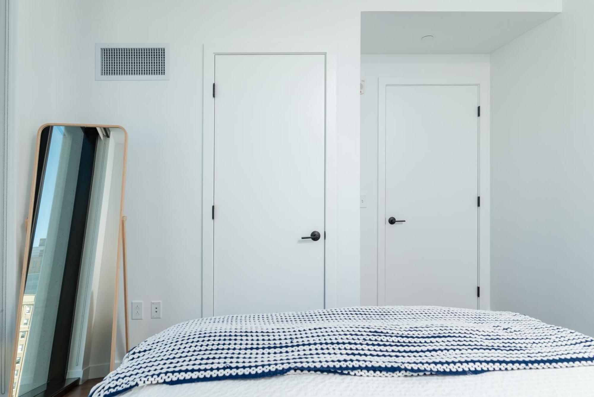 Luxury 2br Backbay Common T-station Roof Lounge Gym Apartment