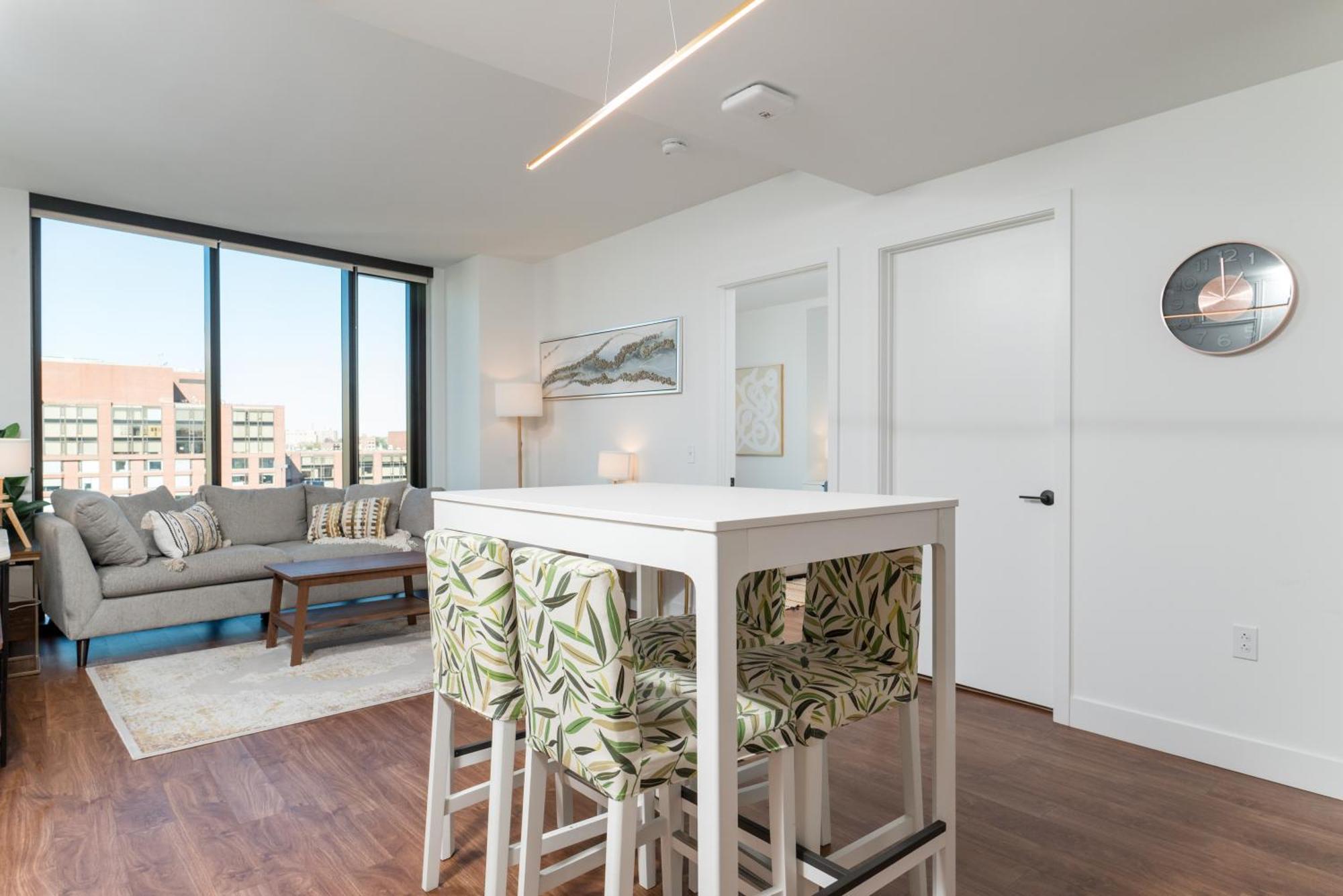 Luxury 2br Backbay Common T-station Roof Lounge Gym Apartment Boston