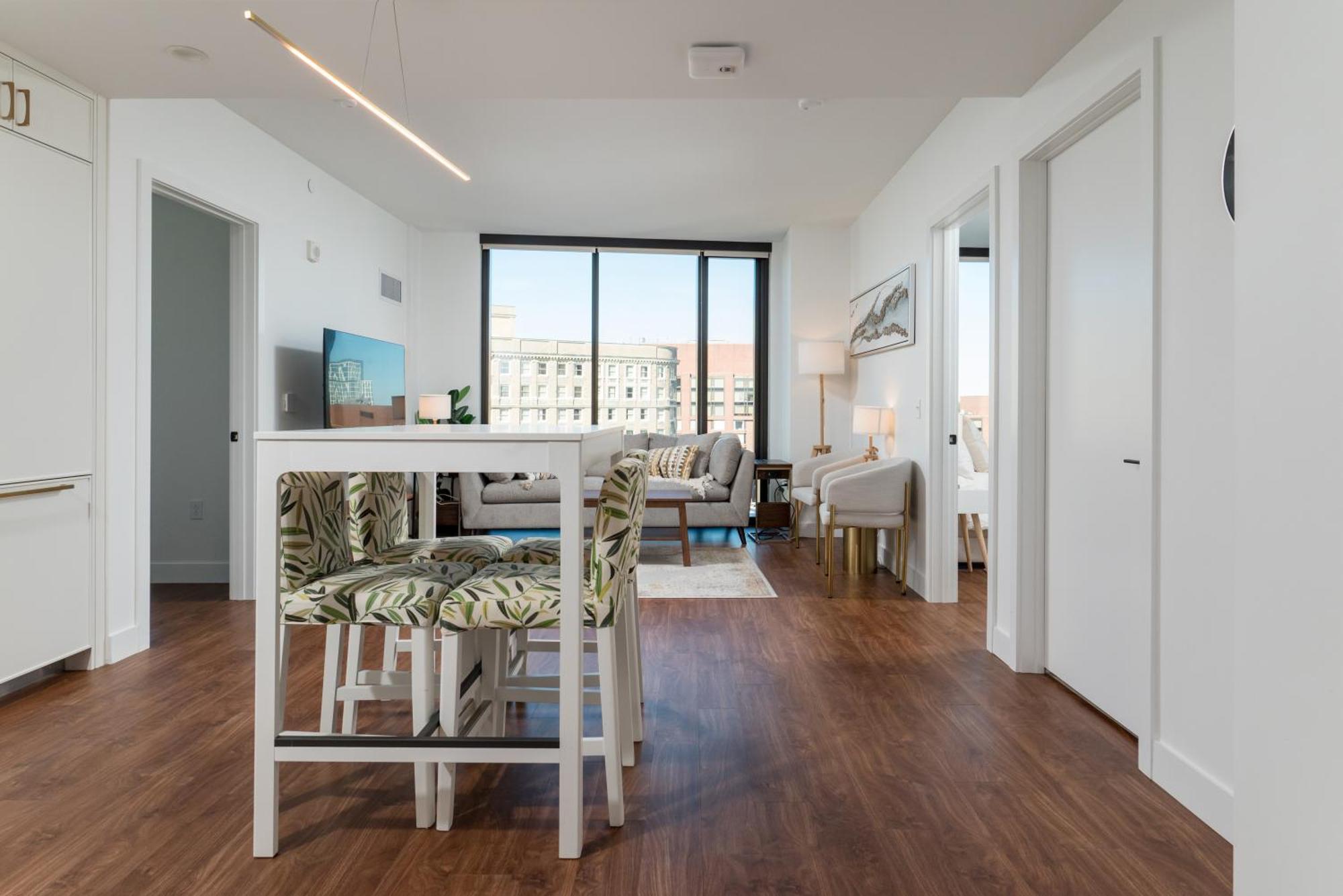 Apartment Luxury 2br Backbay Common T-station Roof Lounge Gym *