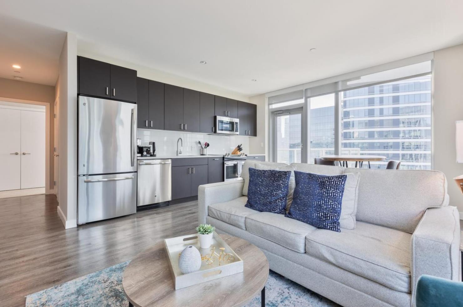 Luxury With Balcony In Seaport Apartamento Boston