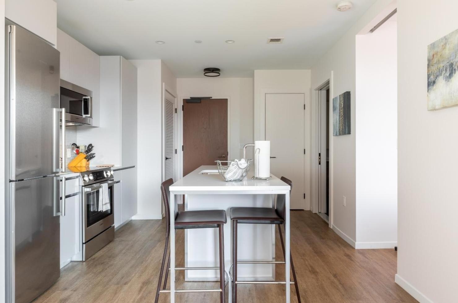 Lux Downtown With Pool Apartment