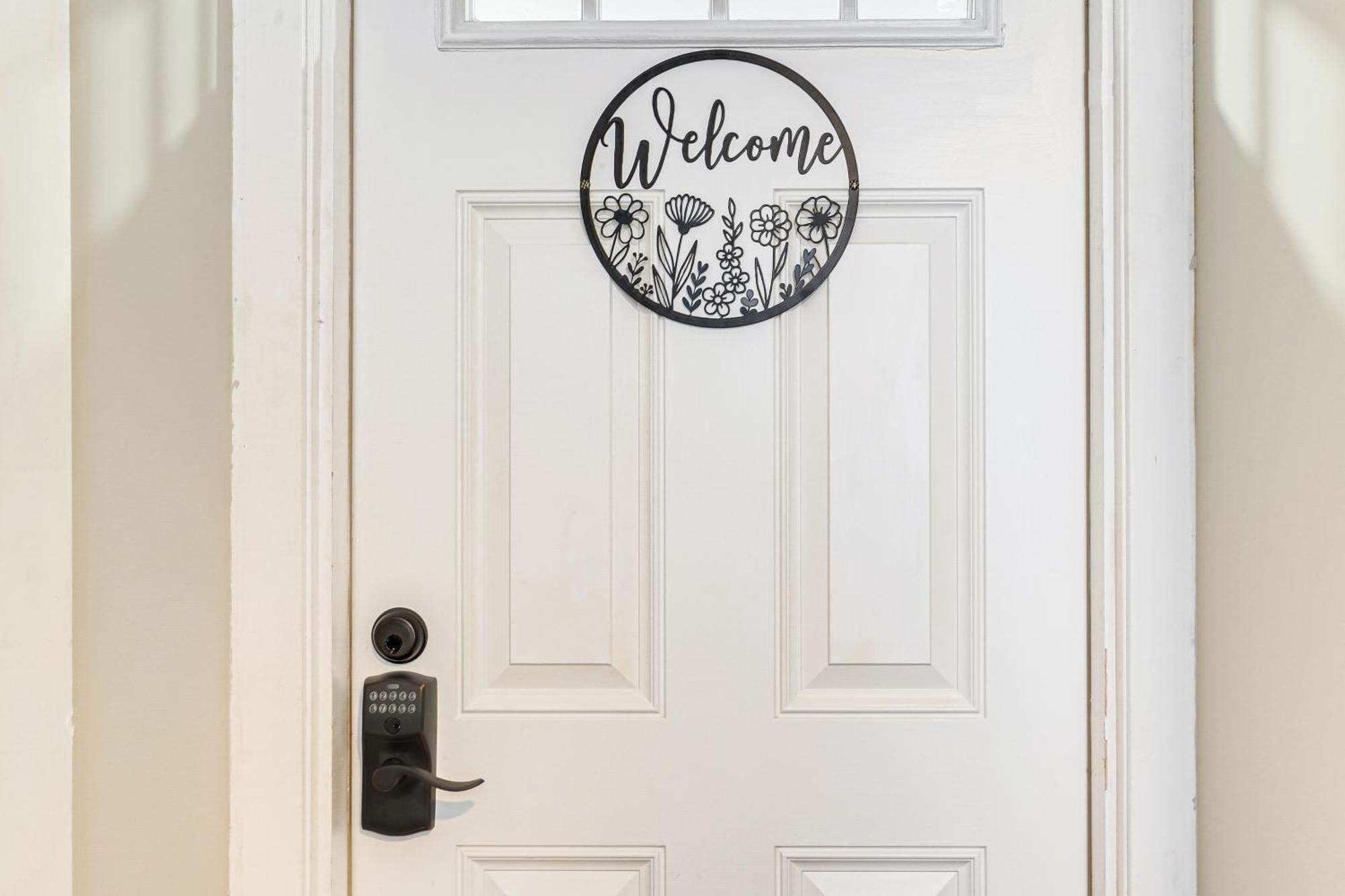 Apartment Walk To Constitution Mid-century Gem