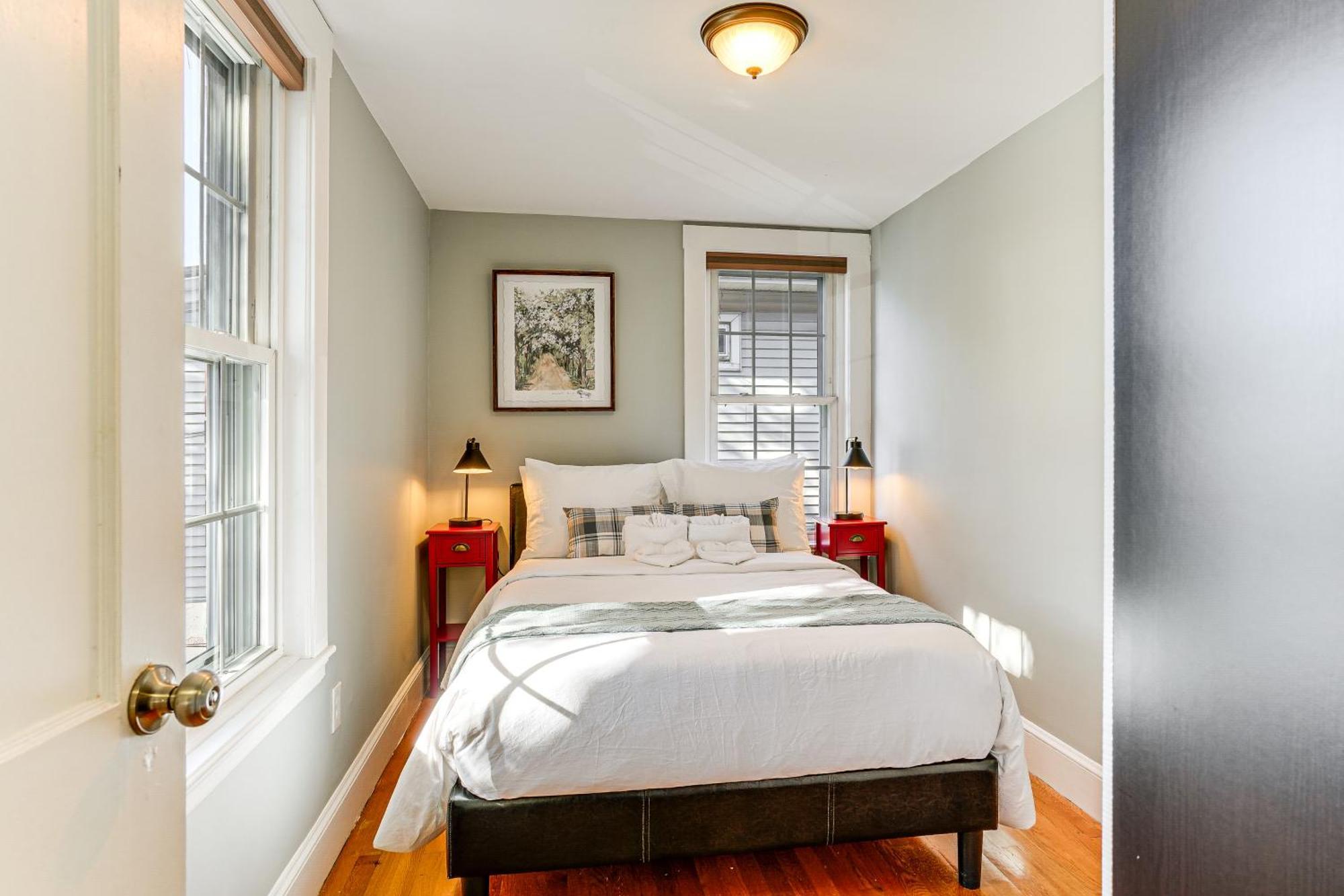 Walk To Constitution Mid-century Gem *