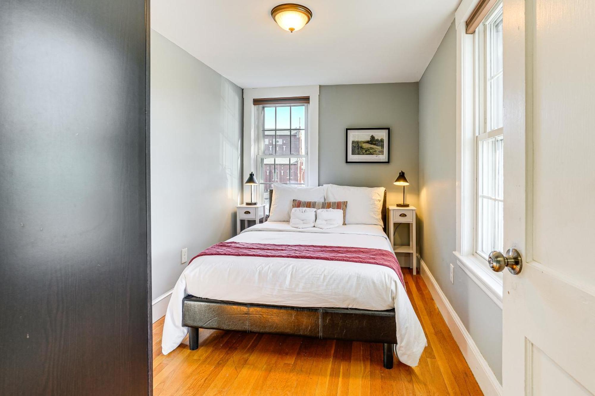 Apartment Walk To Constitution Mid-century Gem