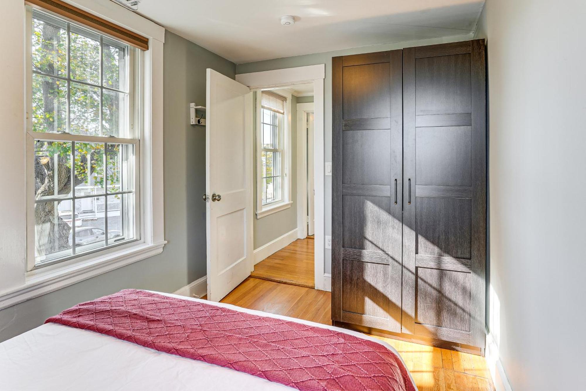 Apartment Walk To Constitution Mid-century Gem Boston