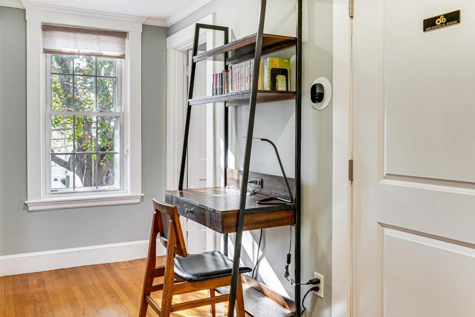 Walk To Constitution Mid-century Gem Boston