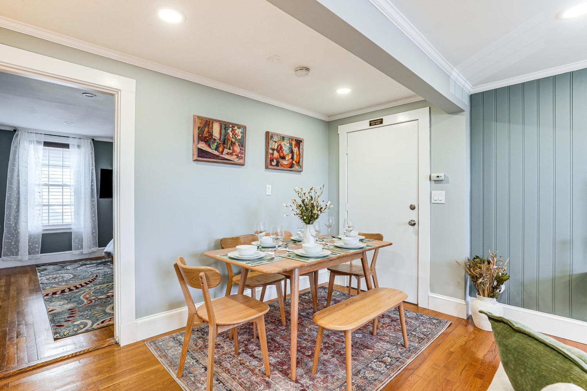 Apartment Walk To Constitution Mid-century Gem *