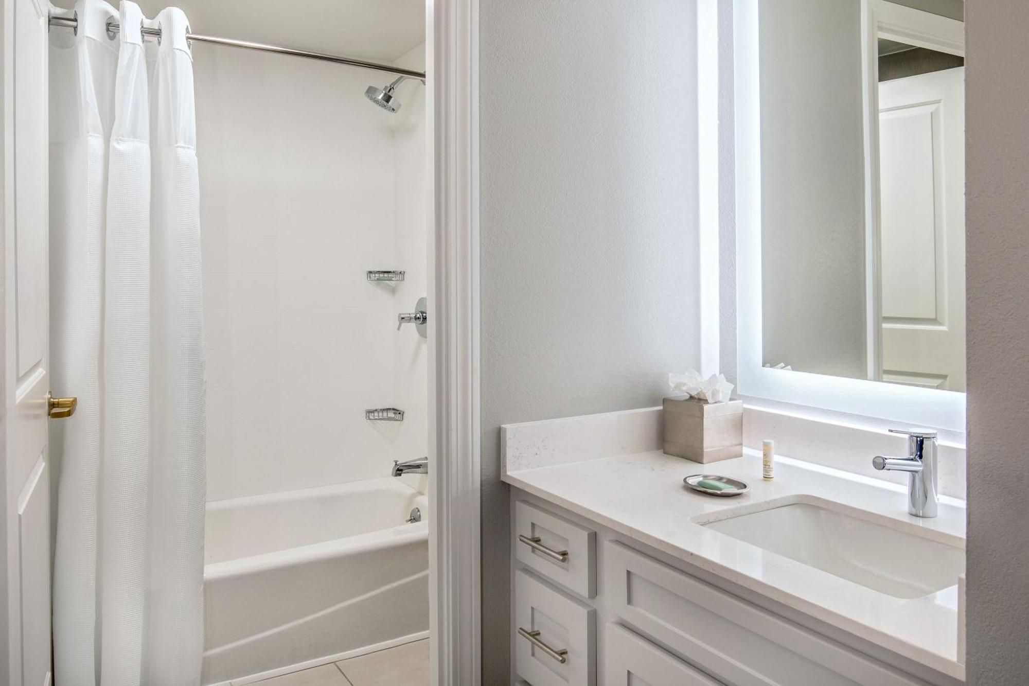 By Marriott Harbor On Tudor Wharf 3*