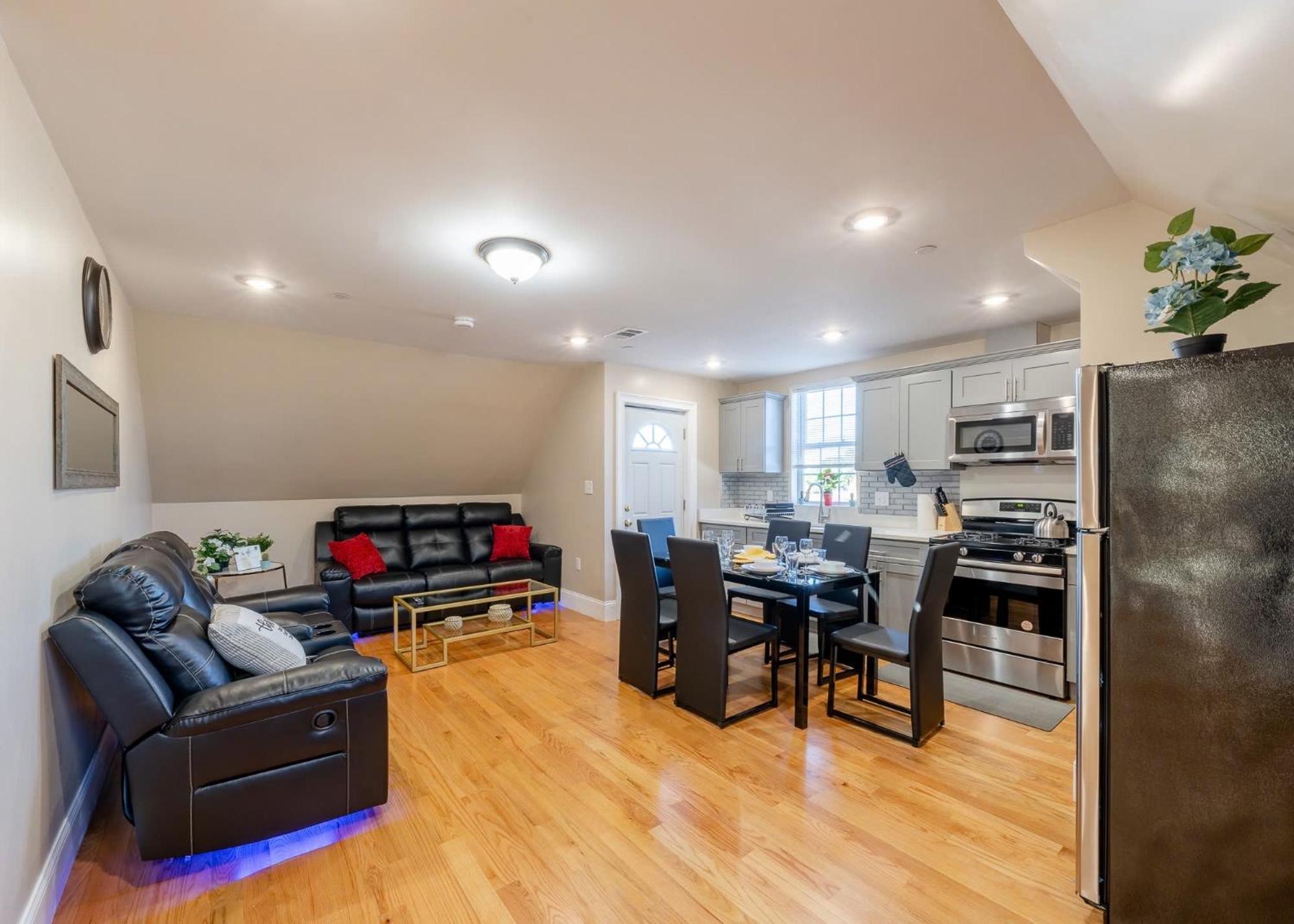 Apartment 233-3 4br - Peaceful Escape Near Downtown *