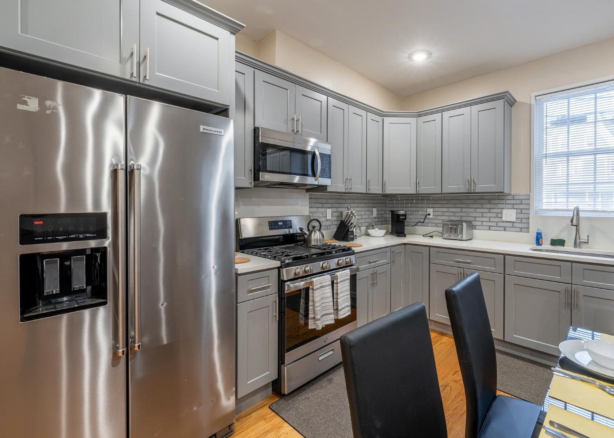 233-1 4br - Cozy Near Mbta Station Apartment *