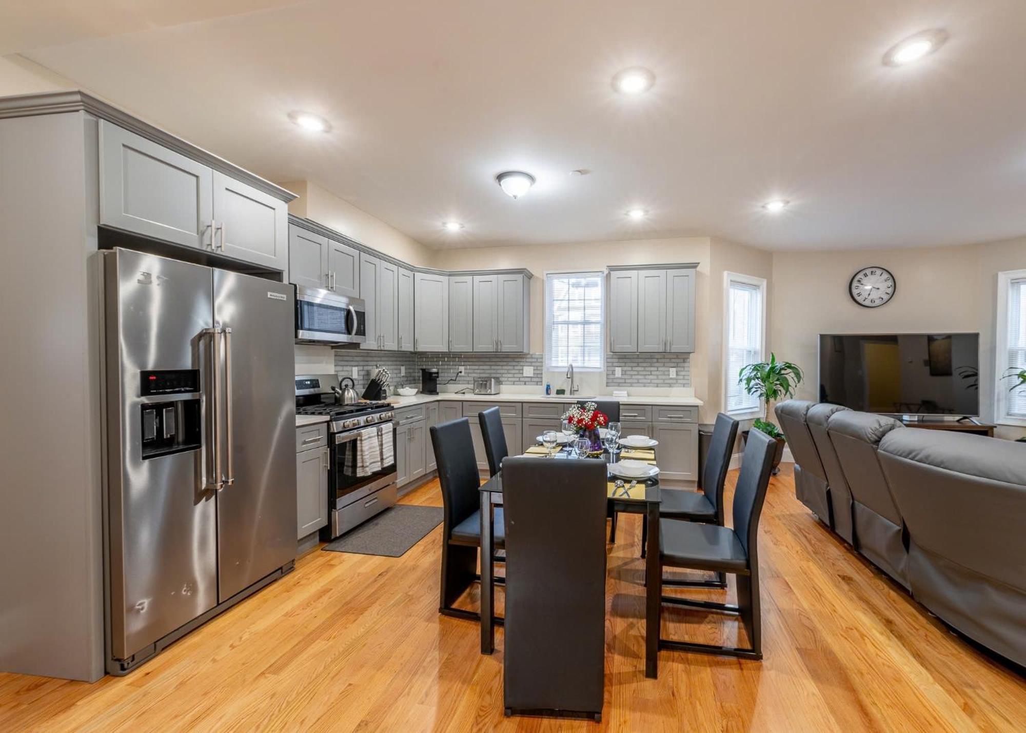 233-1 4br - Cozy Near Mbta Station Apartment