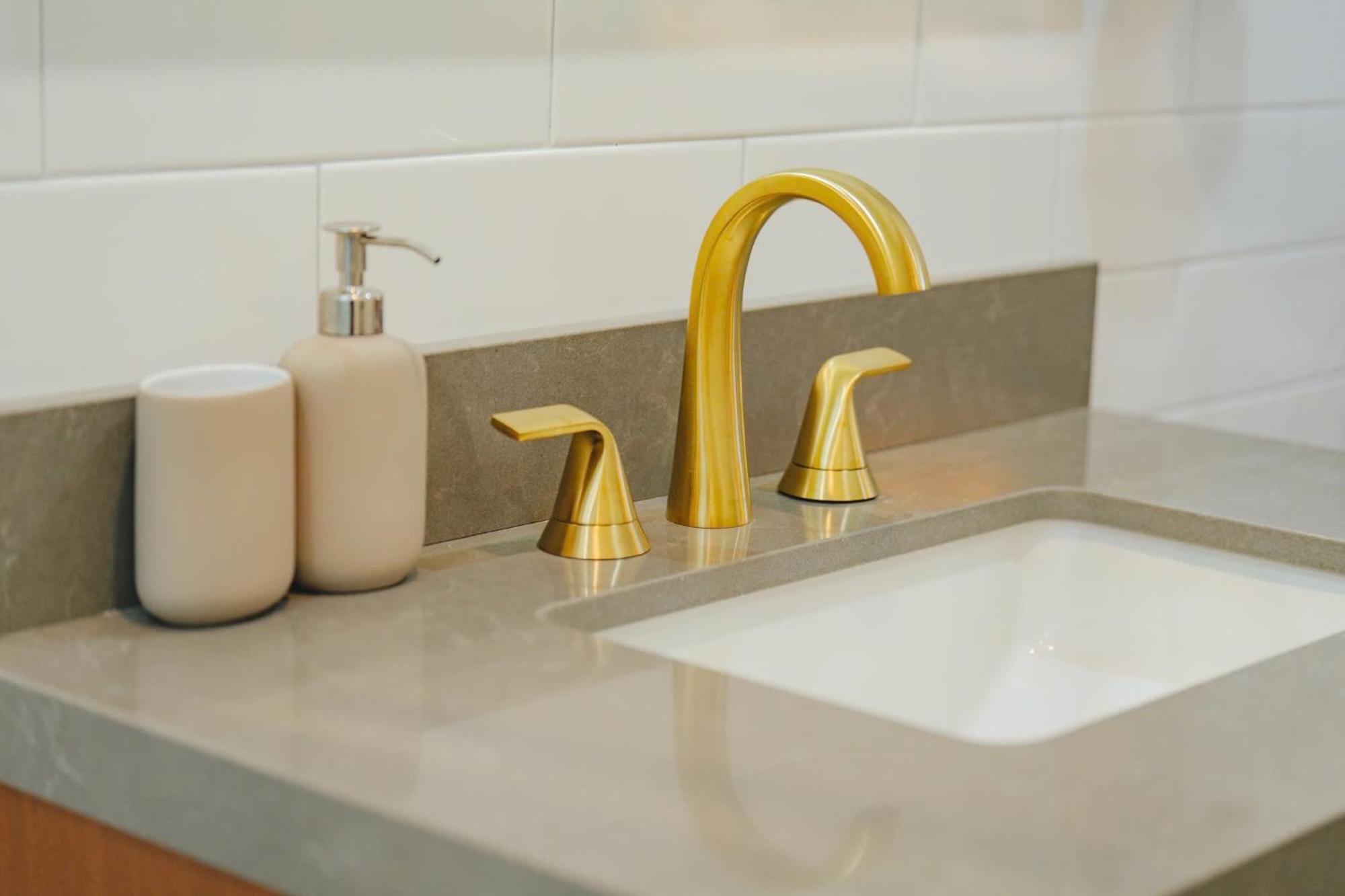 82 - 3br - Stylish Near Mbta * Boston