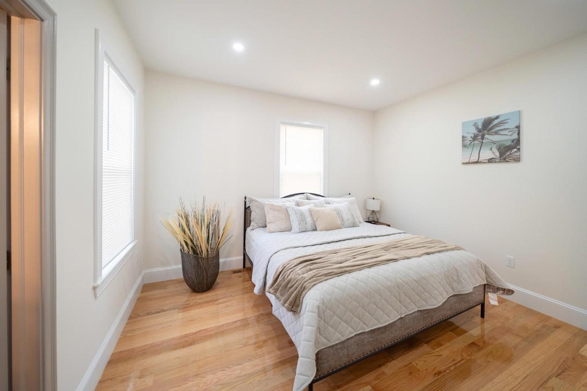 82 - 3br - Stylish Near Mbta Boston