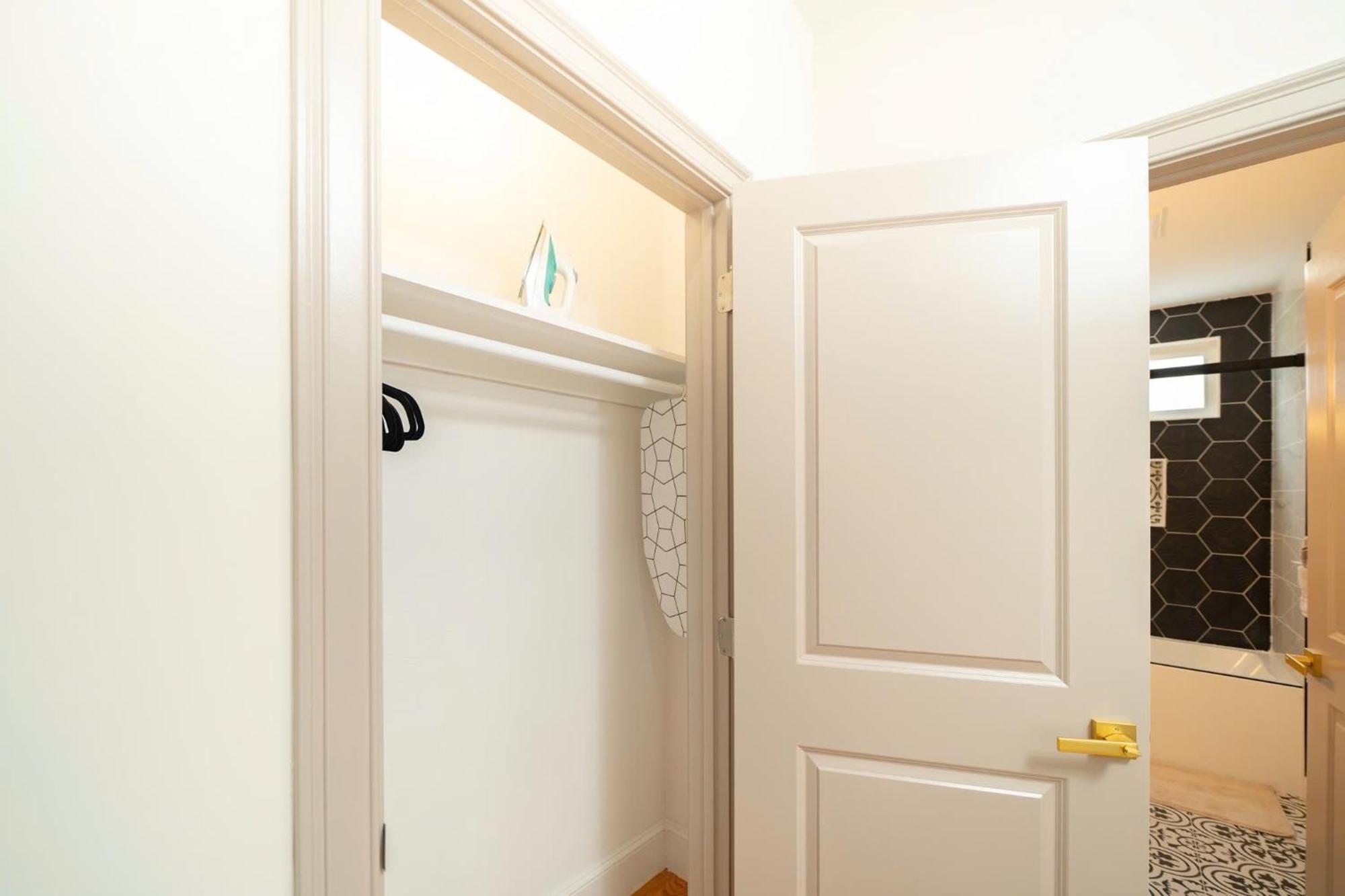 82 - 3br - Stylish Near Mbta Apartment *