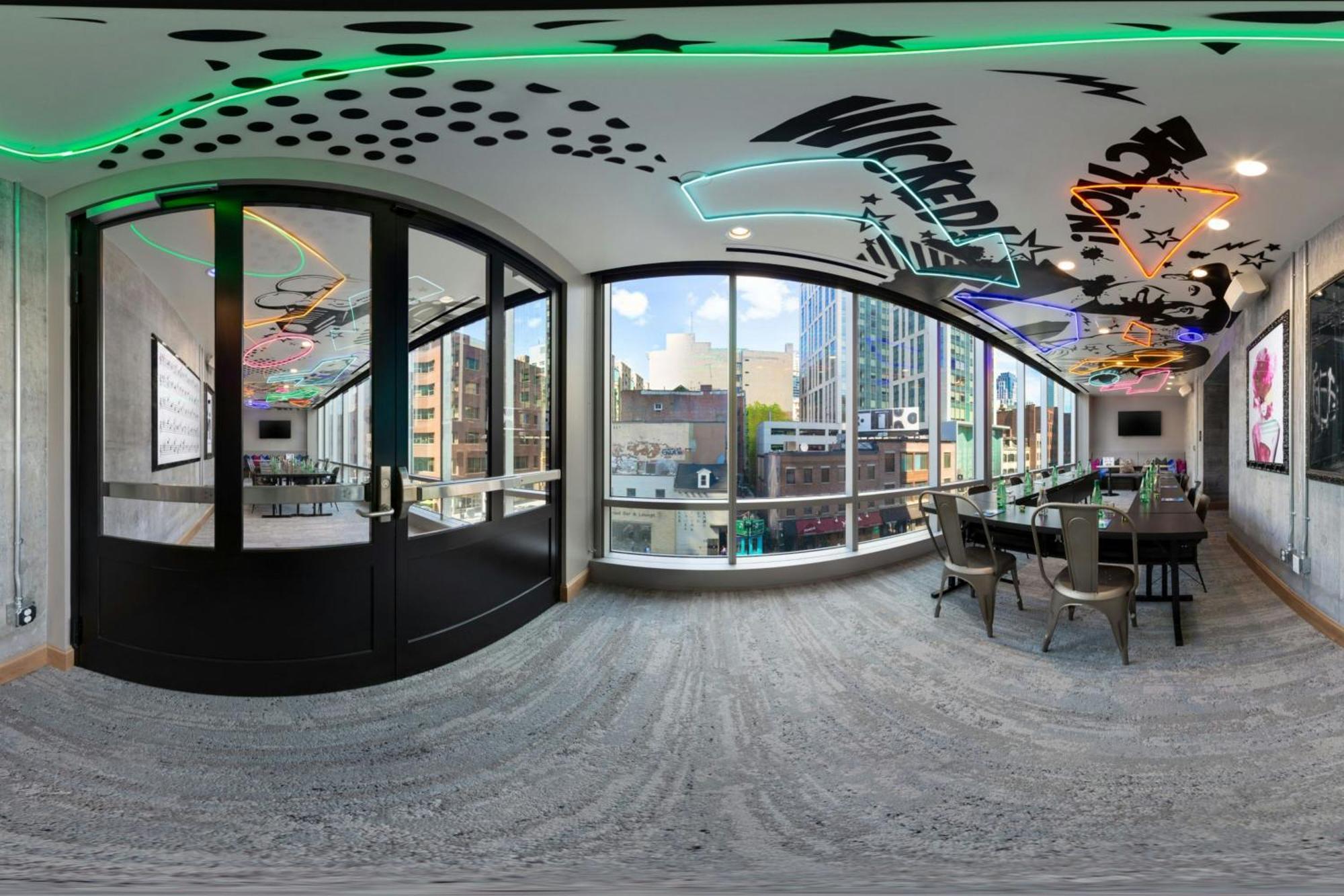 Hotel Moxy Downtown Boston