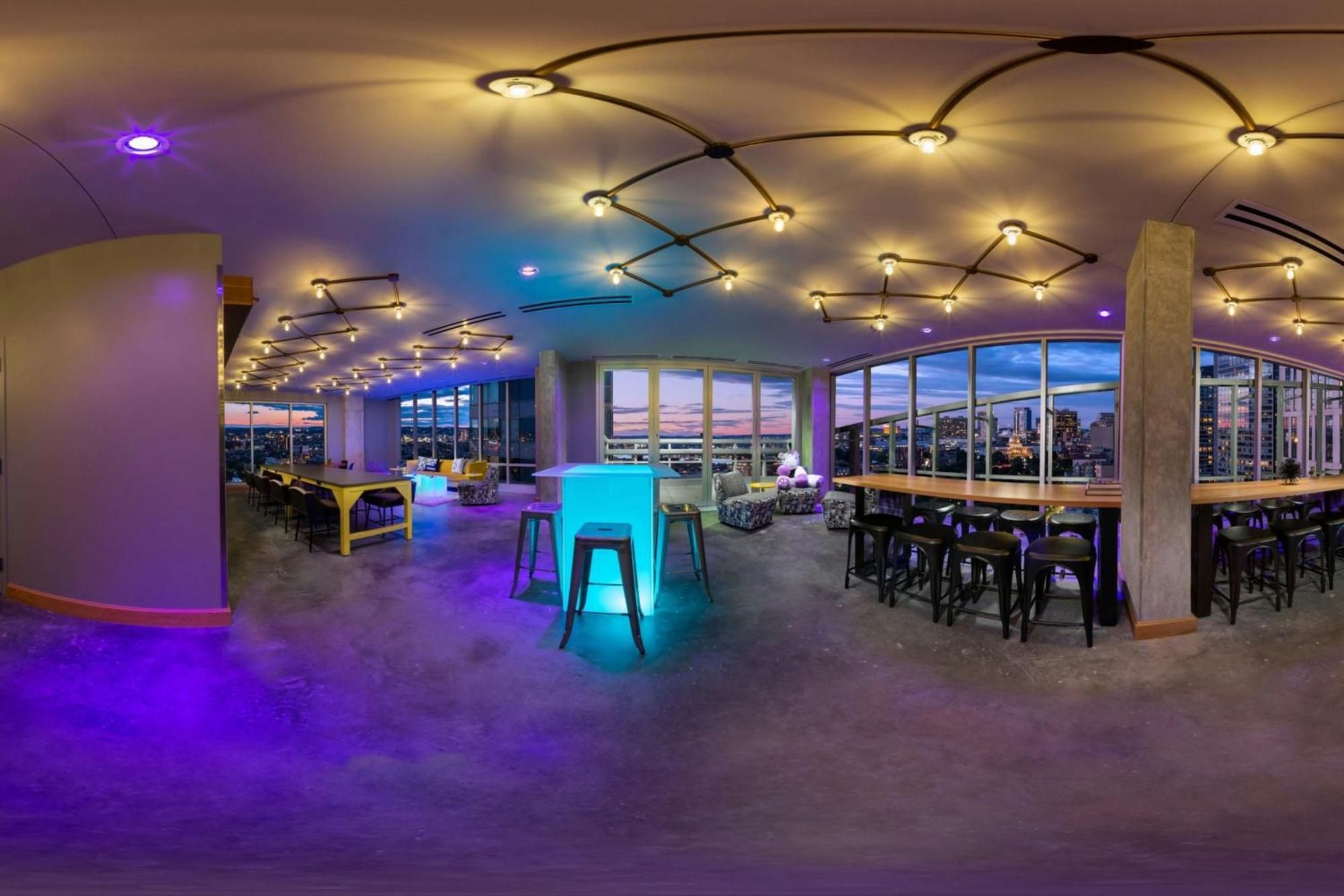 Hotel Moxy Downtown Boston