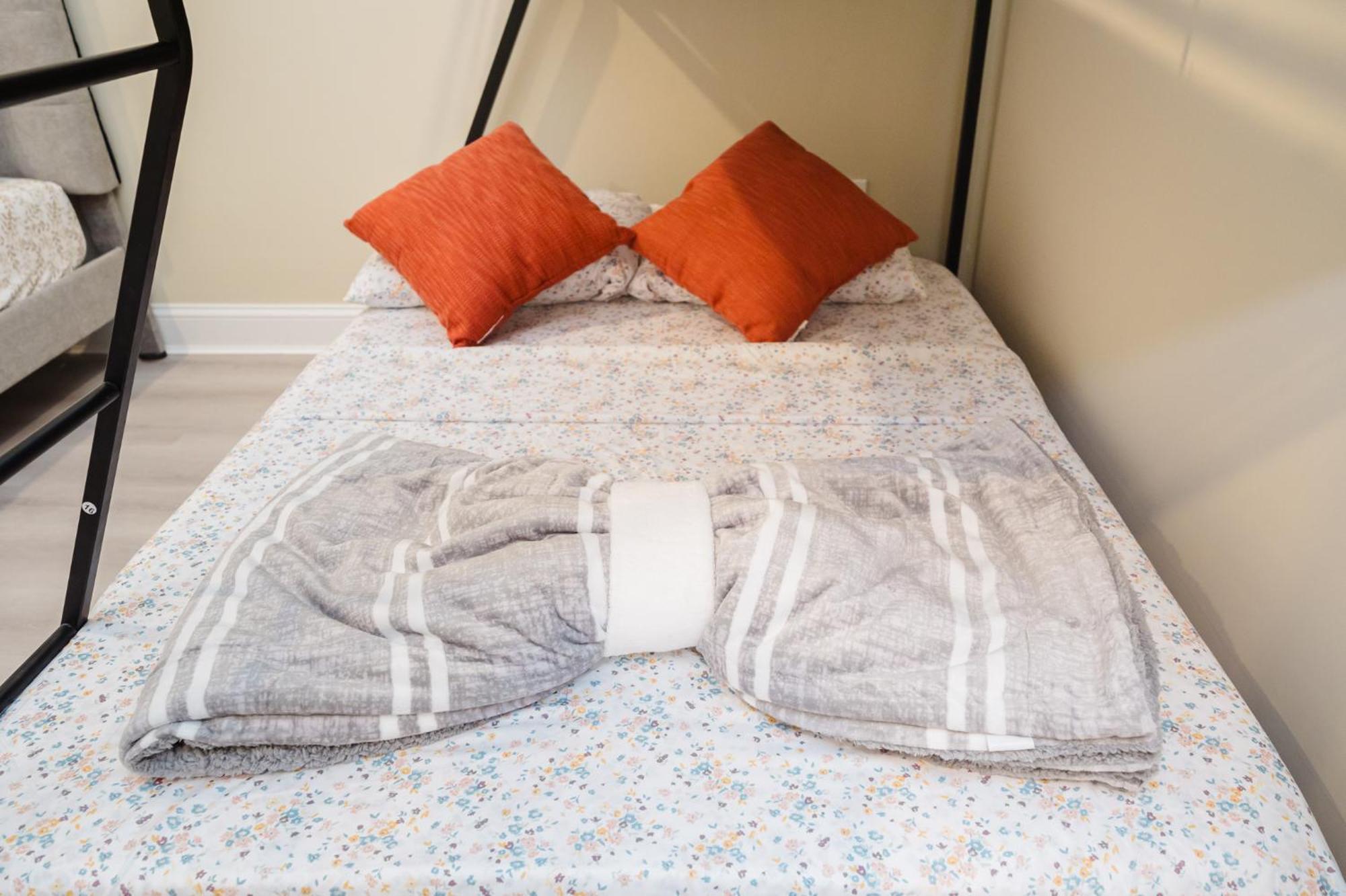 60-1 4br - Cozy New Near Park Zoo Apartment