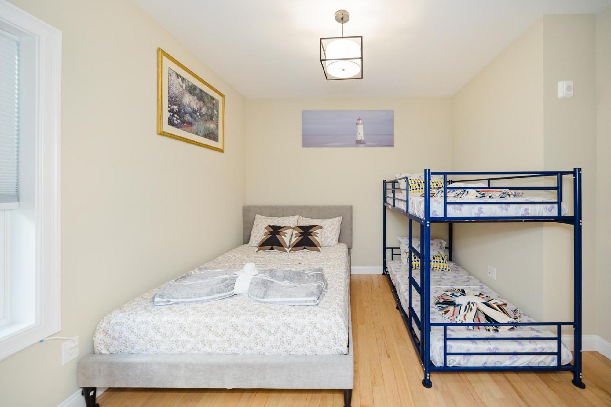 60-1 4br - Cozy New Near Park Zoo