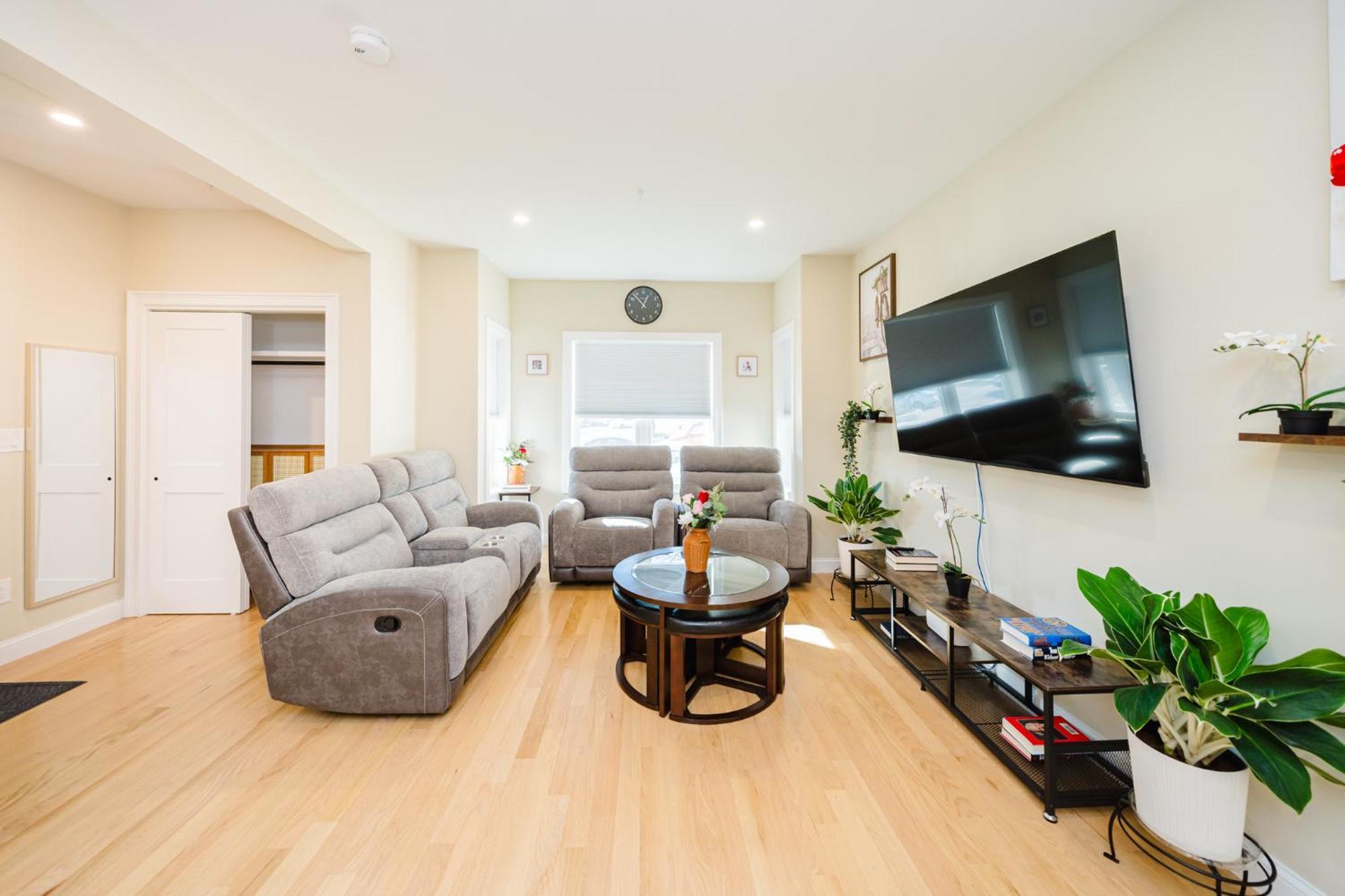 60-1 4br - Cozy New Near Park Zoo Apartment *
