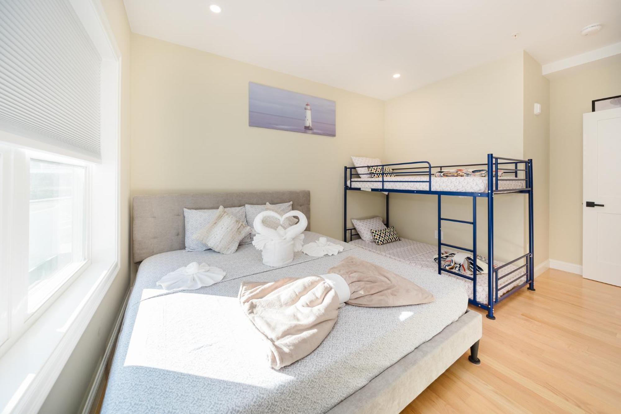 60-1 4br - Cozy New Near Park Zoo