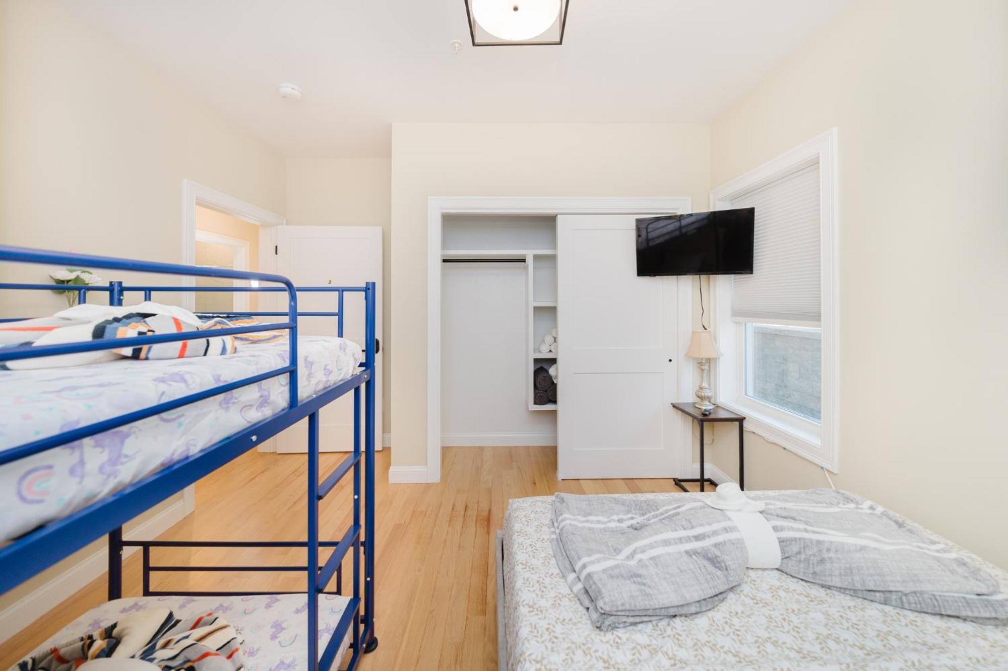 60-1 4br - Cozy New Near Park Zoo Apartment *