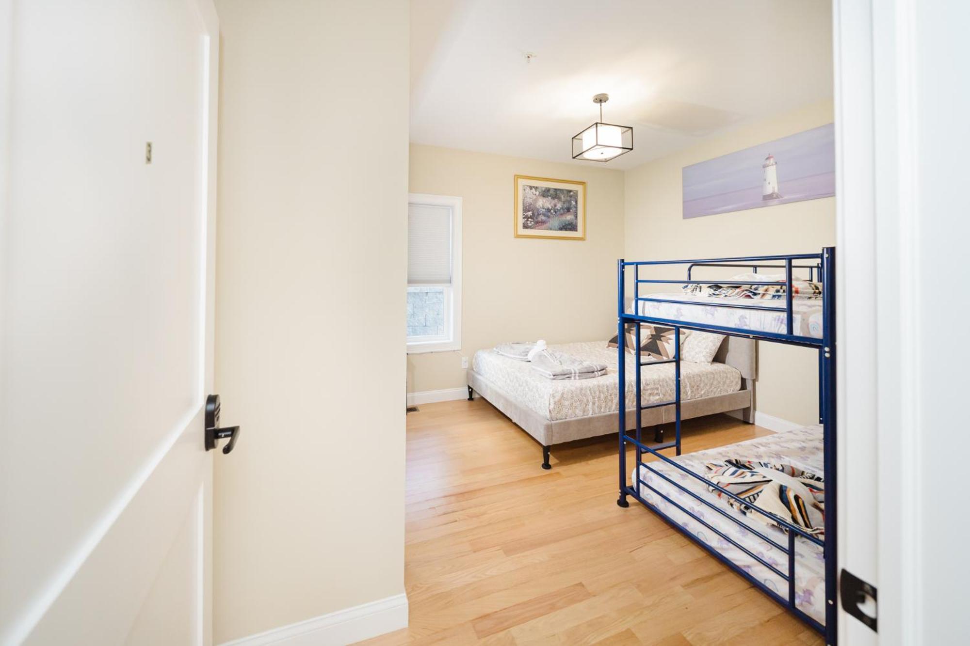 60-1 4br - Cozy New Near Park Zoo
