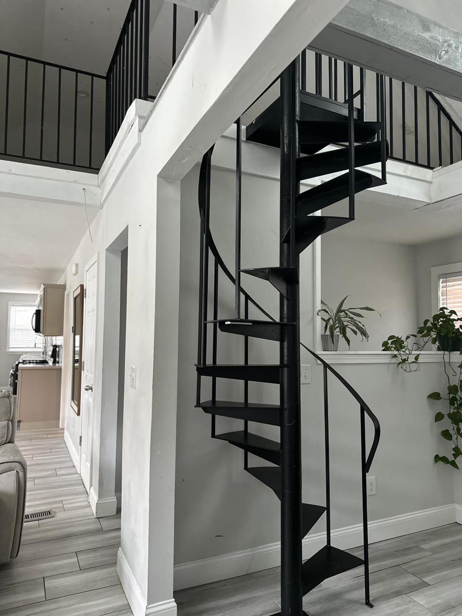 Stylish 2nd Floor Unit, Are Going To It! Boston