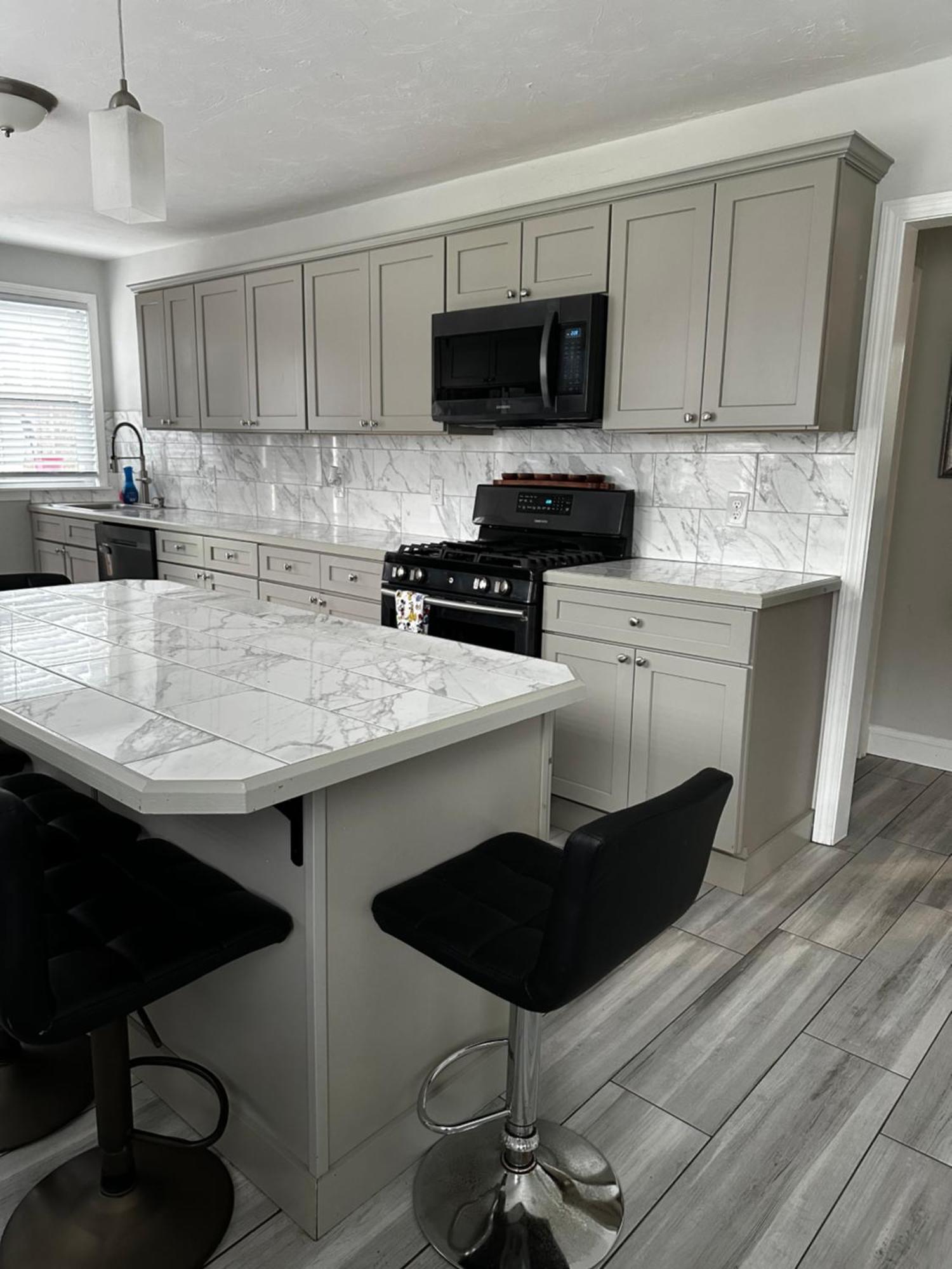 Stylish 2nd Floor Unit, Are Going To It!