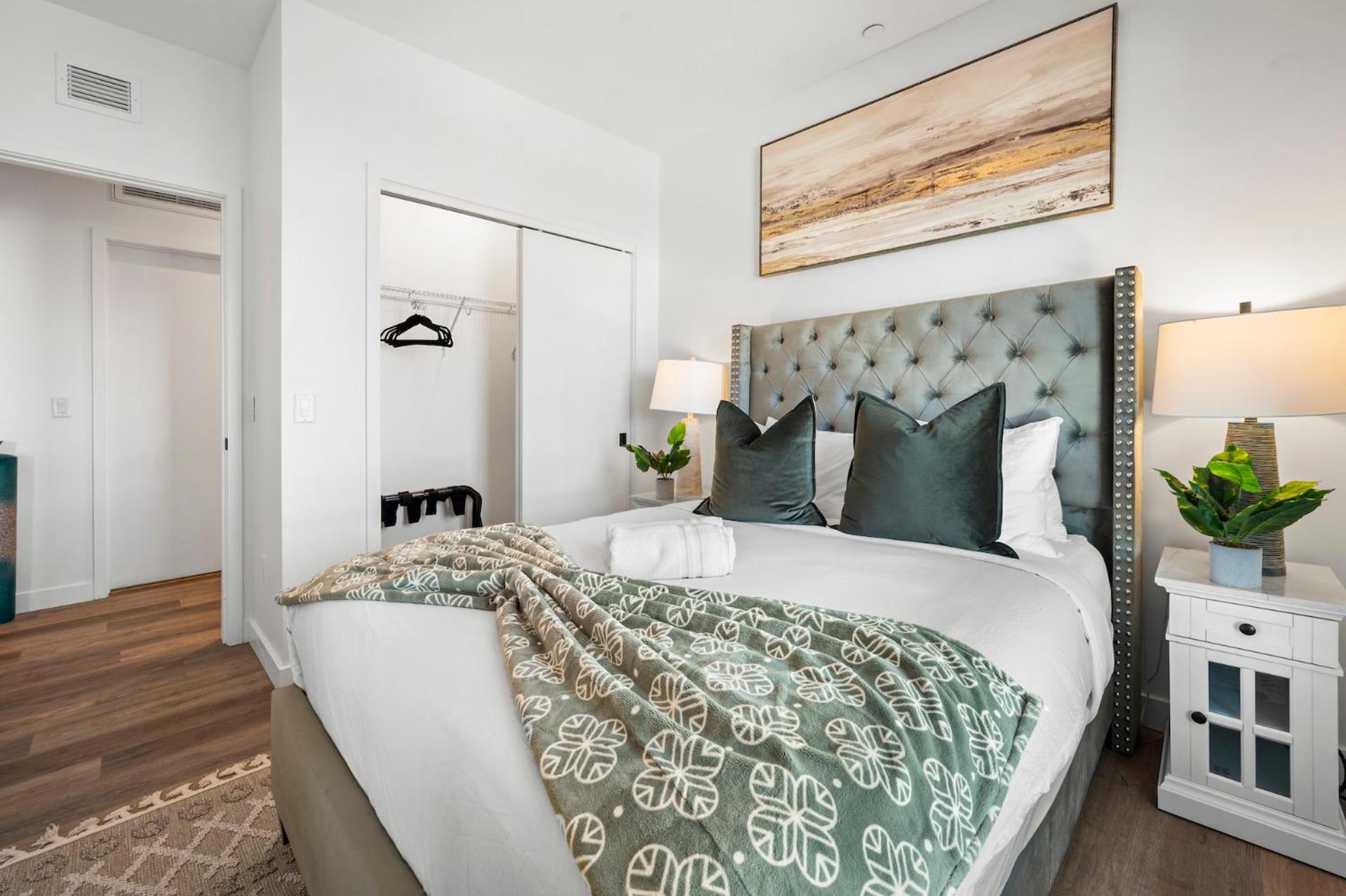 Luxury Furnished Near Logan Airport Apartment