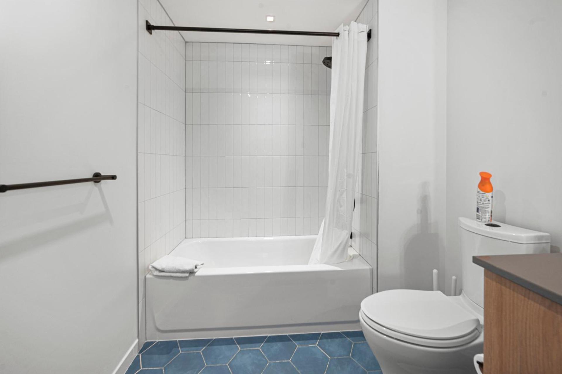 Luxury Furnished Near Logan Airport Apartment *