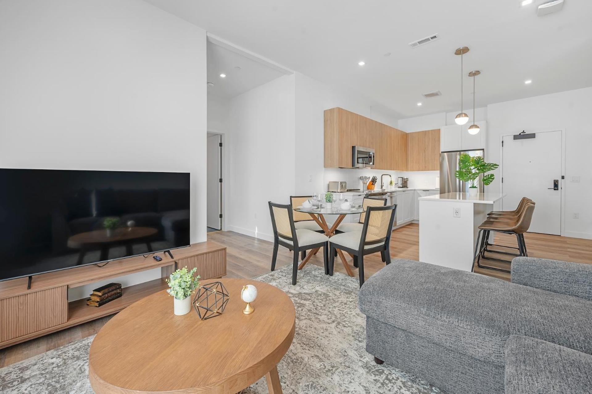 Luxury Furnished Near Logan Airport Apartment *