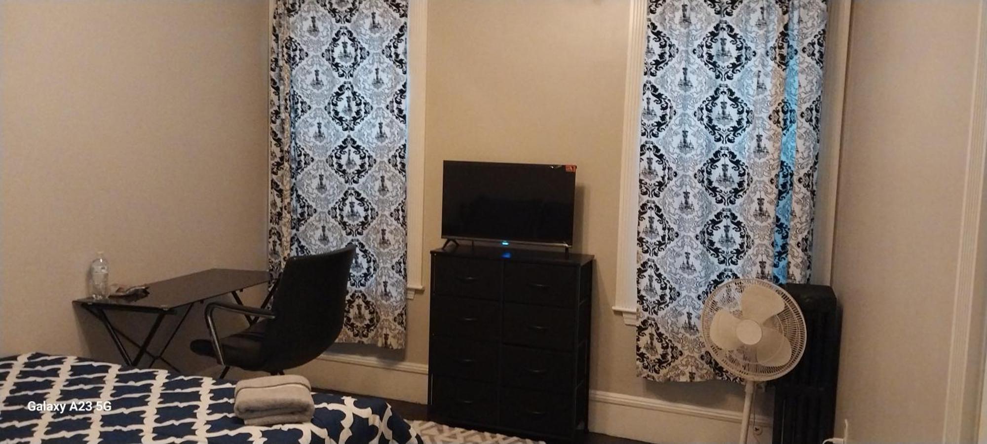 Homestay In Fields Corner Area - 30 Days M *