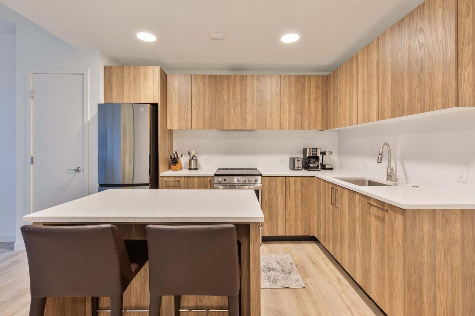 Gorgeous With Kitchen-idl-137 * Boston