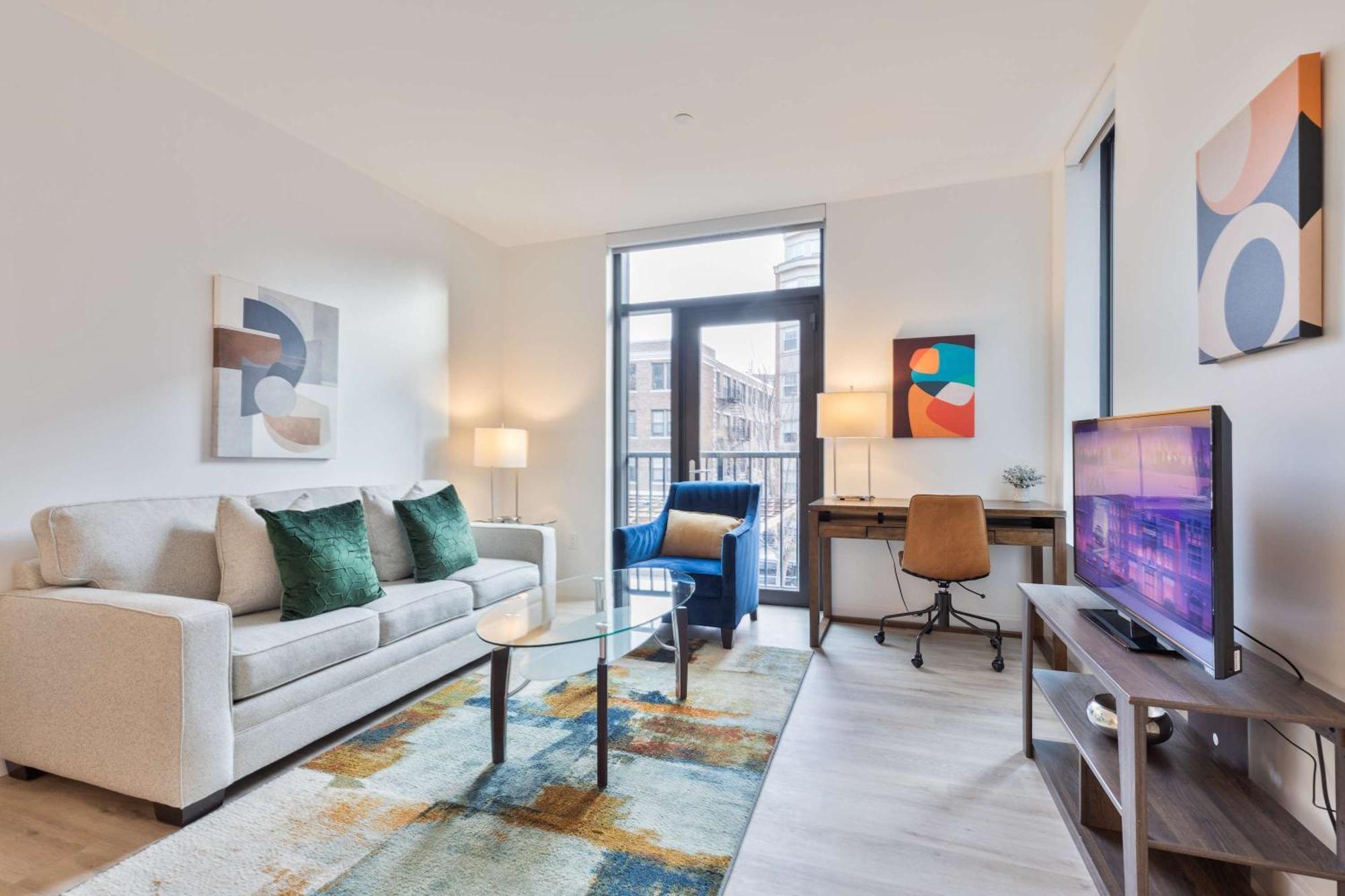 Gorgeous With Kitchen - Idl-247 Boston