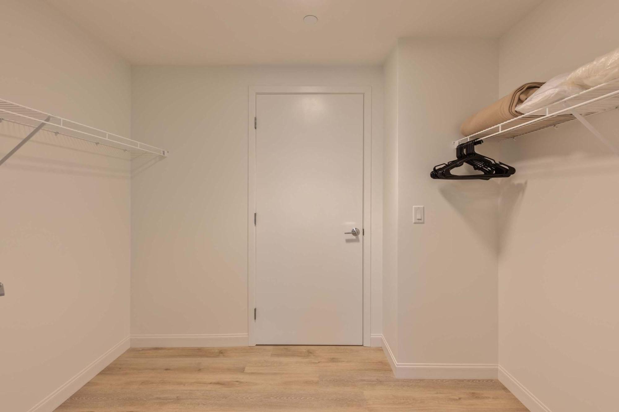 Modern Walk To Restaurants