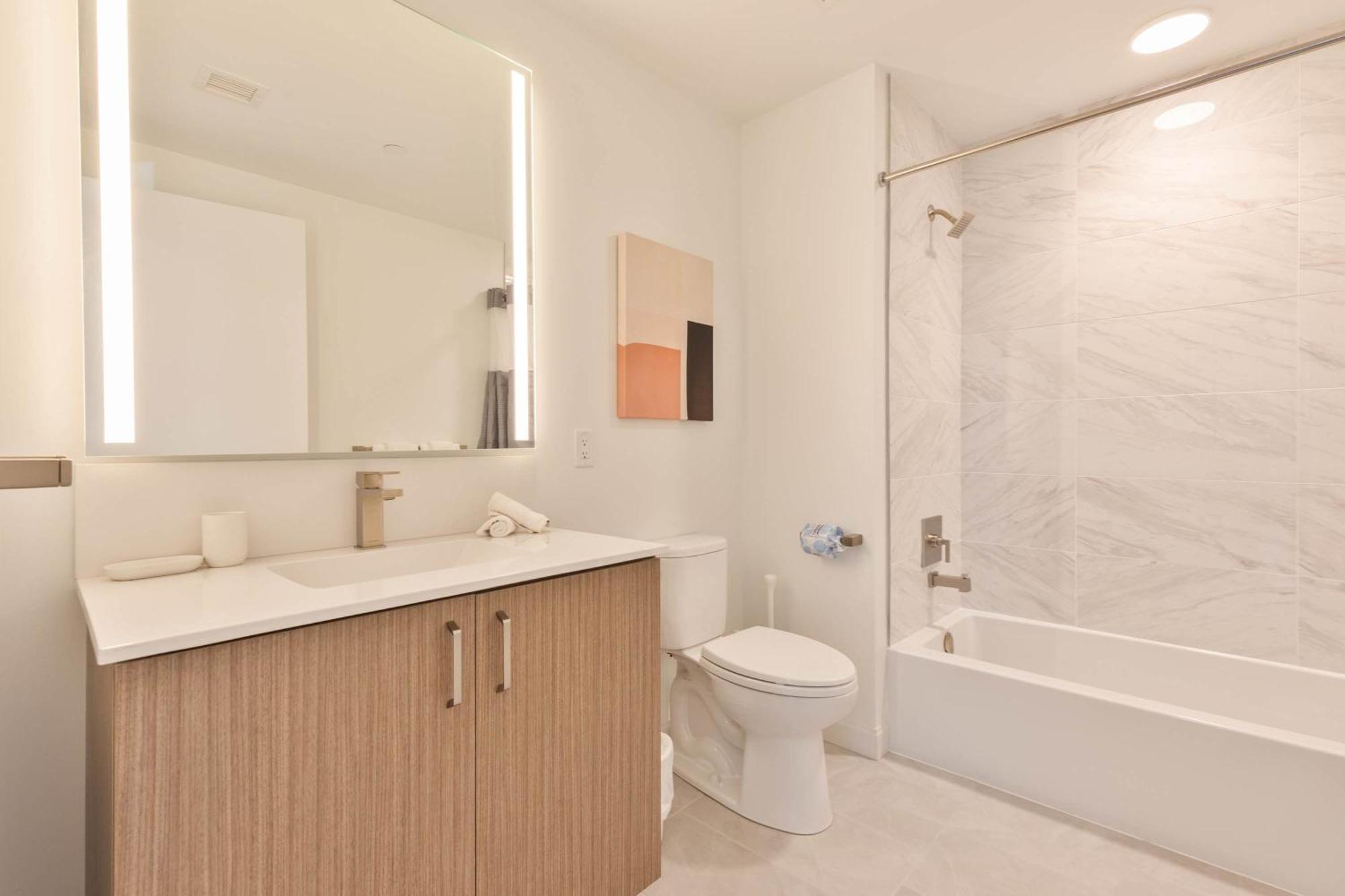 Spacious With Kitchen * Boston